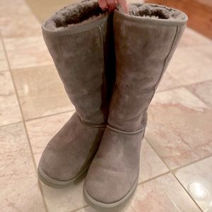Ugg. Classic Tall II boots. Gray. Size 10